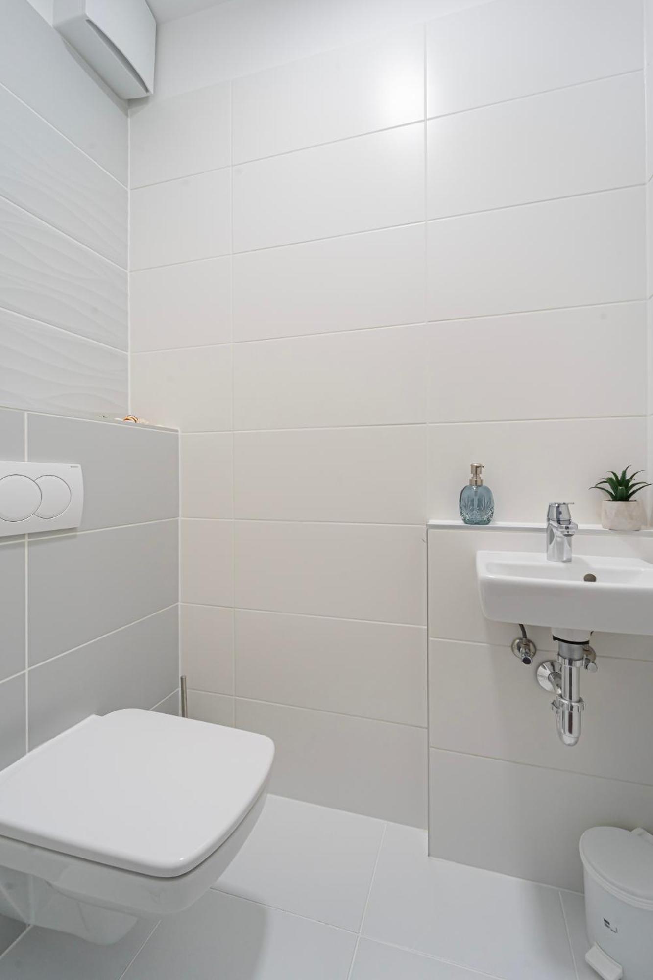 Westside Garden Apartments By Urbanrent Budapest Esterno foto